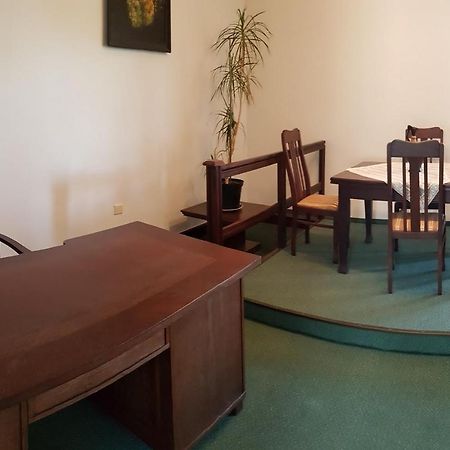 Hotel Alicja Лодзь Экстерьер фото