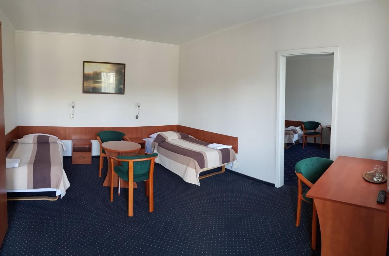Hotel Alicja Лодзь Экстерьер фото