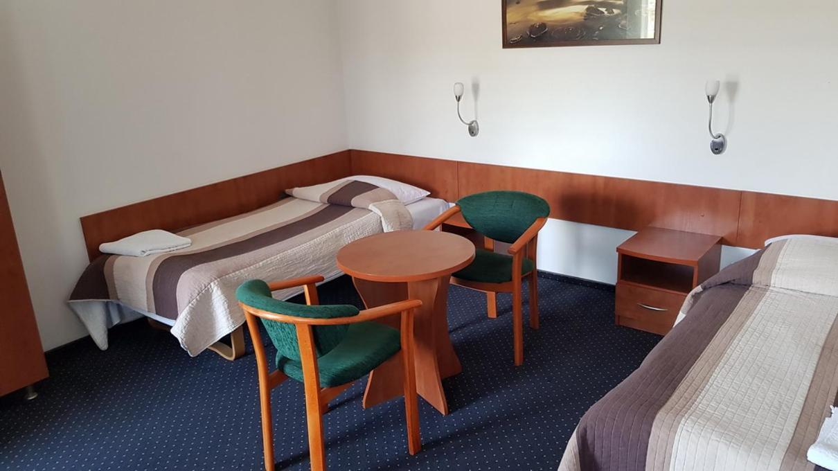 Hotel Alicja Лодзь Экстерьер фото