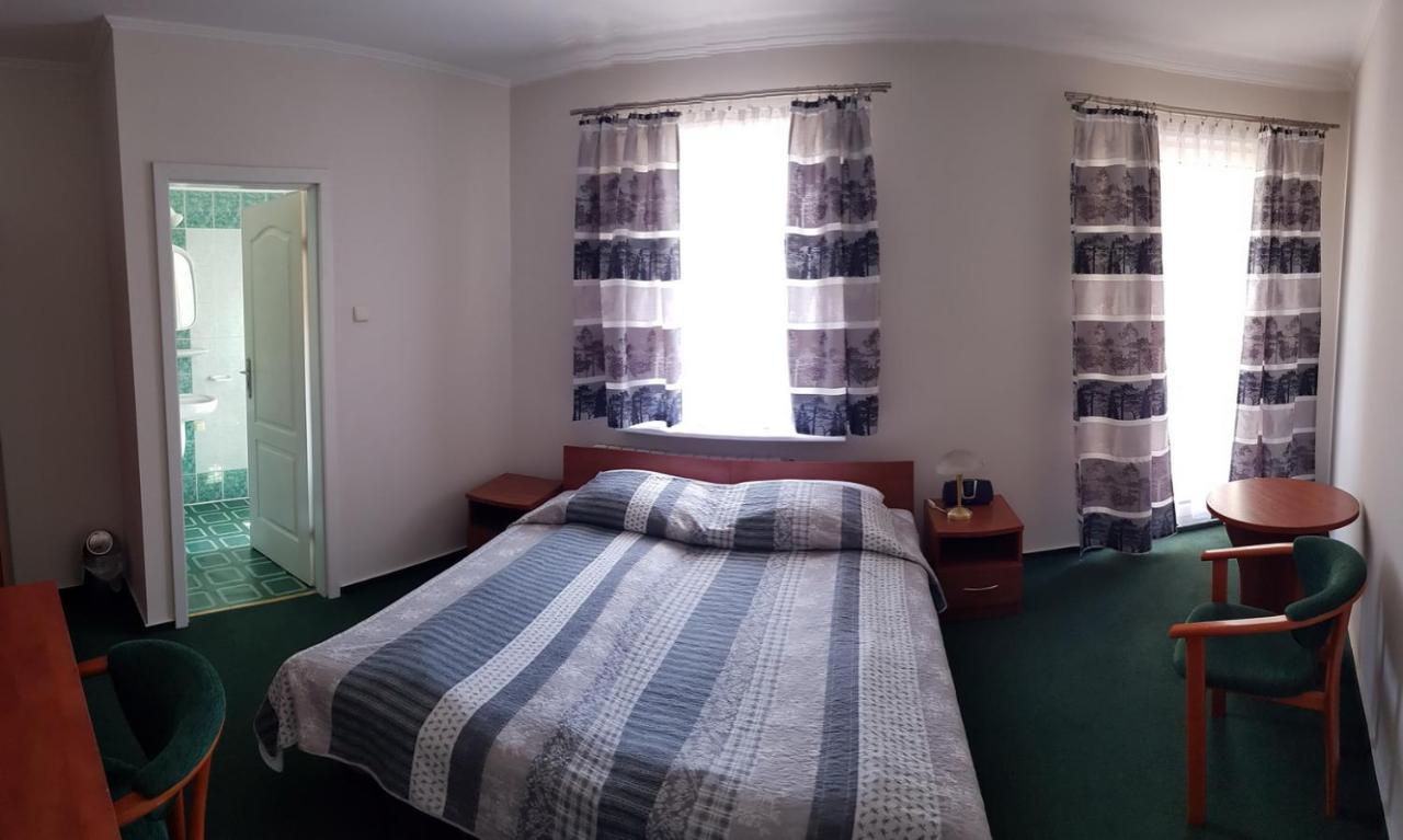 Hotel Alicja Лодзь Экстерьер фото