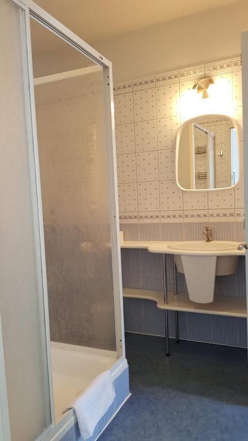 Hotel Alicja Лодзь Экстерьер фото