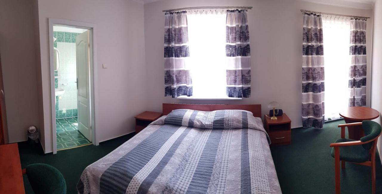 Hotel Alicja Лодзь Экстерьер фото